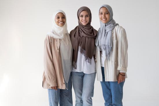 Why Abaya Wholesale Is Booming in the Global Fashion Market
